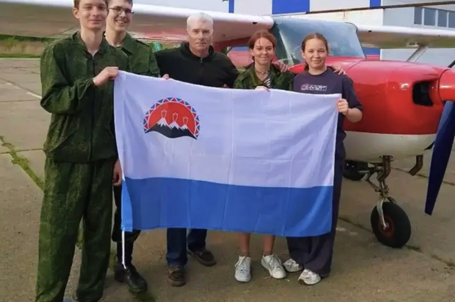 Юные парашютисты с Камчатки покорили небо над Приморьем. Фото: Управление образования администрации ПКГО. Фотография 3